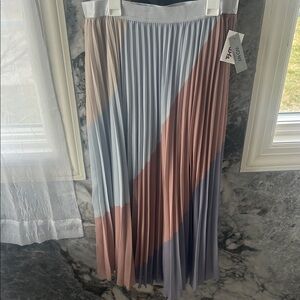 Elegant Pleated Colorblock Skirt